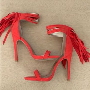 Coral fringe high heel, size 8
